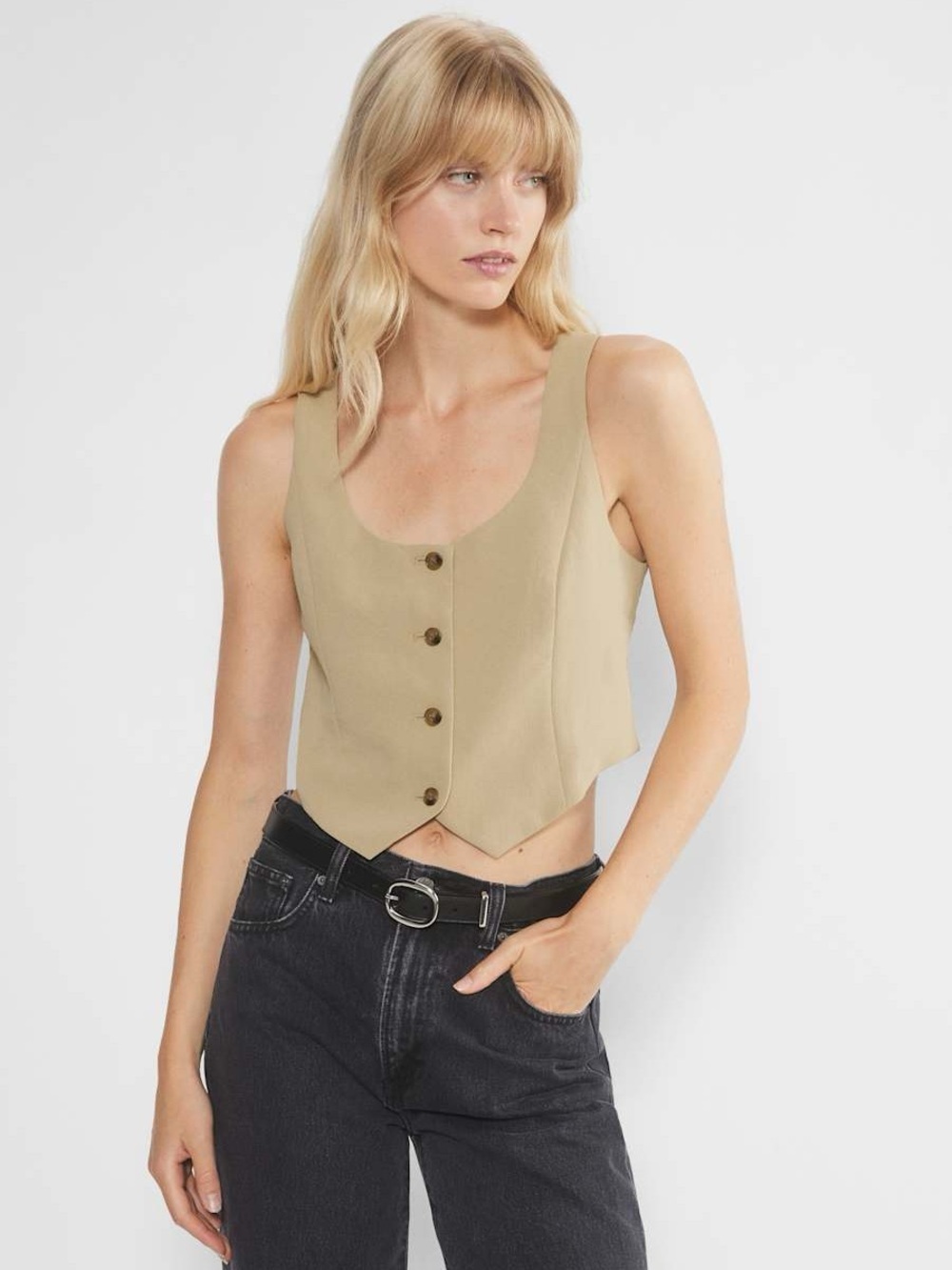Aritzia Wilfred Rocco Vest Slim-fit Japanese crepe button-up vest Tan size 2